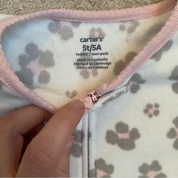 (3 for$19) 1-Piece Leopard Fleece Footie Pyjamas Carters 5T White Pink Gray - Picture 6 of 8